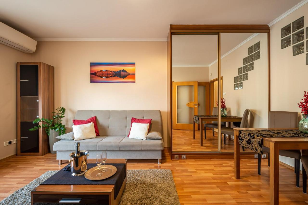 Santos 1214 Apartment *